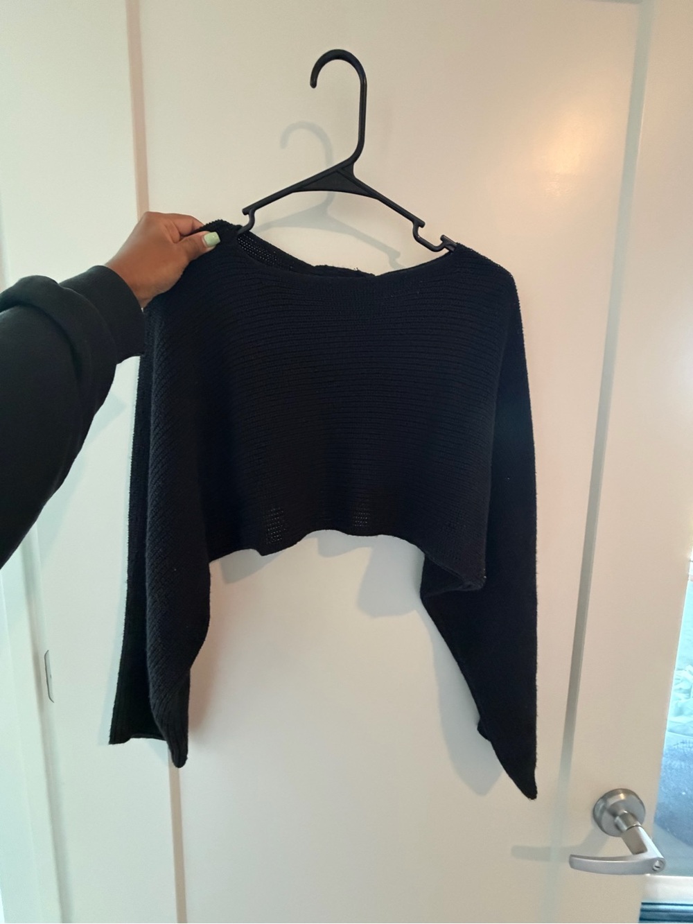 Forever 21 Black Cropped Scoop Neck Sweater